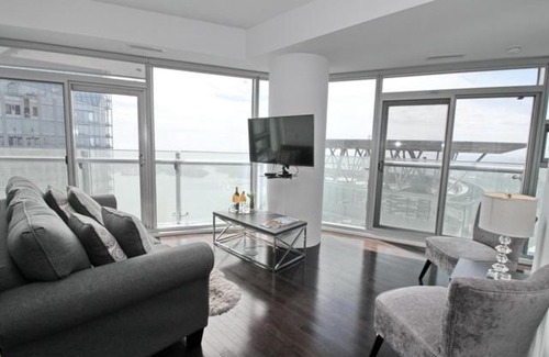 Toronto Entertainment District Apartment | Presidential 2Br plus 1 Condo, Entertainment District - Downtown with CN Tower View, Balcony, Pool & Hot Tub