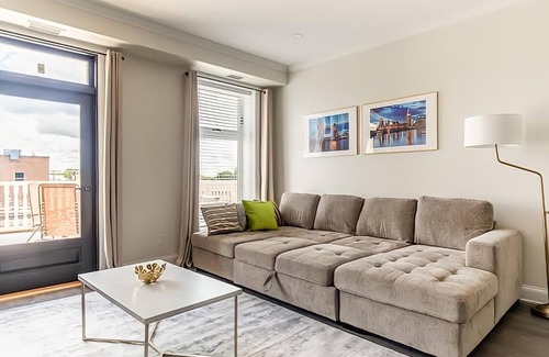 Smiths Falls Apartment | Presidential Suite