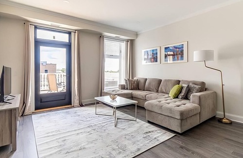 Smiths Falls Apartment | Presidential Suite
