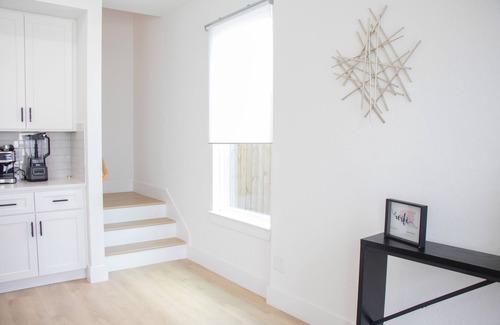 Northside House | Prestige 2BR/3BA Home Two Levels Work-Ready & Family-Friendly