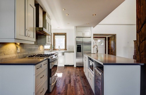 St-Adolphe-d'Howard House | Prestige In Nature | A/C | Hot tub | Terrace+BBQ | Fast Wifi | firepit and games