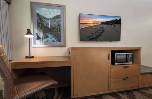 Smithers Hotel | Prestige Hudson Bay Lodge & Conference Centre, WorldHotels Crafted Collection