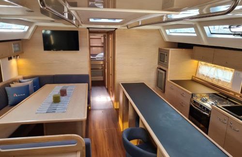 Trogir Boat Rental | Prestige I