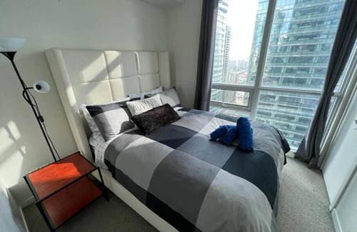 Downtown Toronto Apartment | Prestigious 2-bdrm Condo in the Heart of Toronto