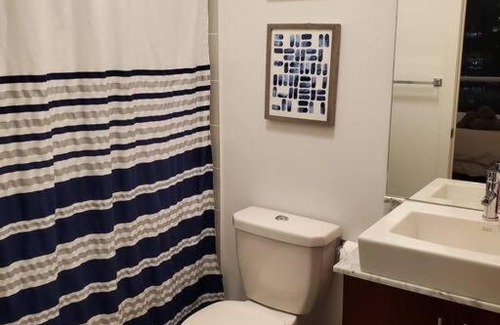Downtown Toronto Apartment | Prestigious 2-bdrm Condo in the Heart of Toronto