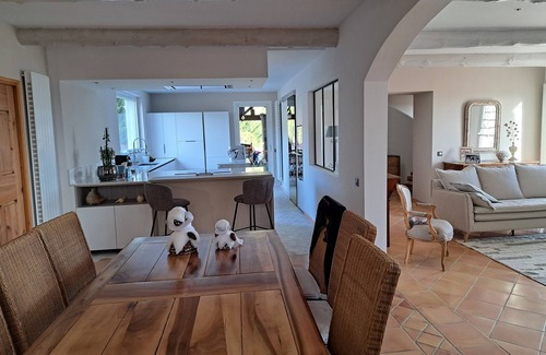 Cabrieres-dʼAigues House | Prestigious South Luberon house in quiet location, air-conditioned with heated pool