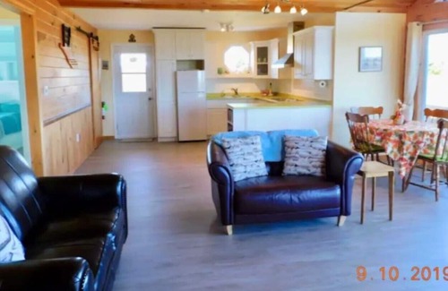 Morell Cottage | Prestine Beach on Private road steps away!