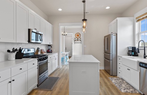 Driftwood Other | Prestine home near wineries, wedding venues and distilleries!