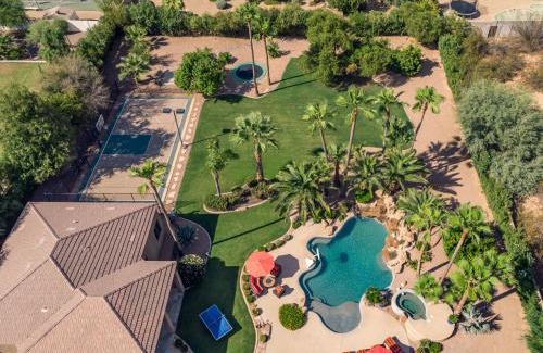 McDowell Ranchos Villa | Preston by AvantStay 6BR Desert Oasis w Basketball Court Pool Hot Tub