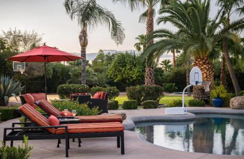 McDowell Ranchos Villa | Preston by AvantStay 6BR Desert Oasis w Basketball Court Pool Hot Tub