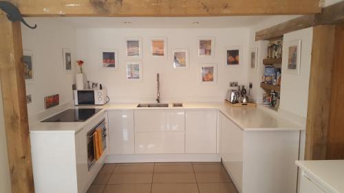 Haslemere House | Prestwick Oak - 2 Kingsize Ensuite - Openplan Contemporary - Rural - Garden