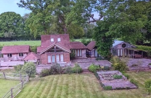 Haslemere House | Prestwick Oak - 2 Luxury Ensuite Doubles - Sleeps 4-6 - Rural Quirky Contemporary