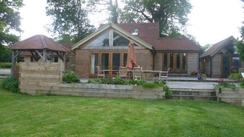 Haslemere House | Prestwick Oak - Sleeps 10-14 - Group Accommodation for Family or Friends