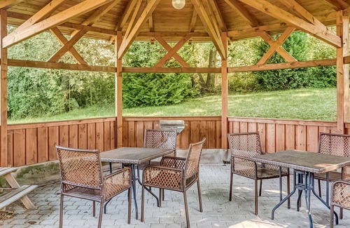 Grunhainichen Villa | Pretty apartment with large communal terrace near Borstendorf