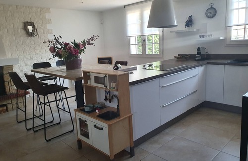 Chateauneuf-les-Martigues Villa | Pretty villa for 7 people with swimming pool and summer kitchen, 10 minutes from the sea!
