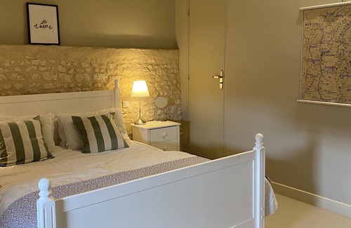 Reaux House | Pretty 3 bedroom cottage sleeps 6 with heated shared pool