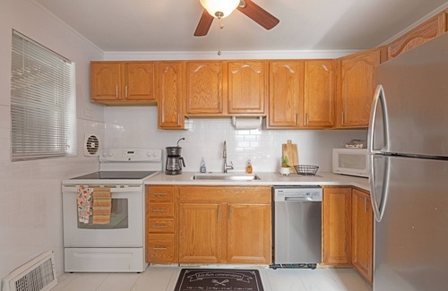 St. Louis House | Pretty *3BDR/2Bath Home* in a Good Area Next to Parks & Close to Downtown!