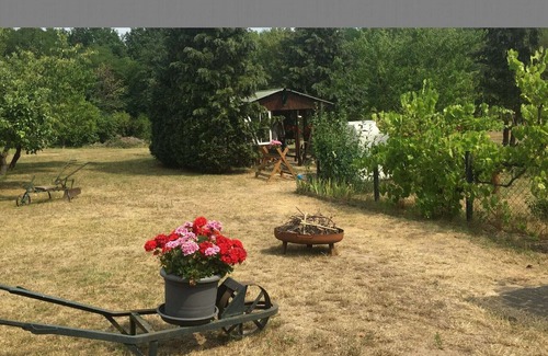 Alt Farpen Apartment | Pretty Apartment in Alt Farpen with Terrace, Fenced Garden
