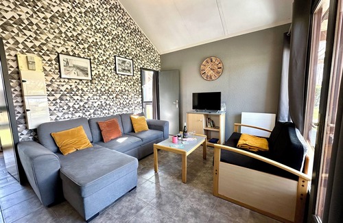 Signy-le-Petit House | Pretty chalet on a family estate with a pool