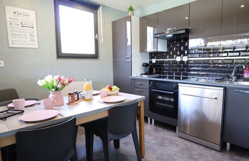 Signy-le-Petit House | Pretty chalet on a family estate with a pool