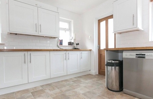 Warfield House | Pretty, Country House and annex, 5 bedrooms for 10 people with Pool in 6 Acres