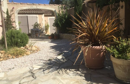 Jonquerettes House | Pretty gite in Provence with swimming pool