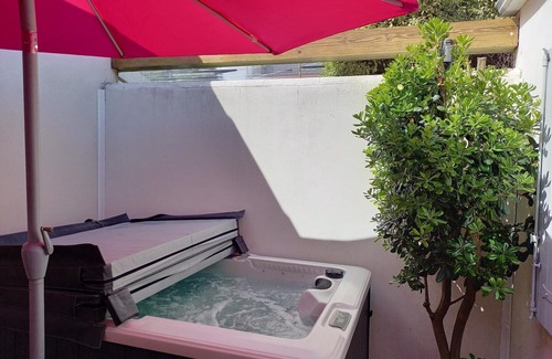 Port-des-Barques House | Pretty house 3 * sea beach islands nature indoor heated pool private jacuzzi