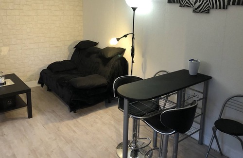 Draveil Apartment | pretty independent studio and its garden area