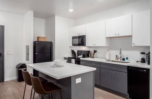 Downtown Columbus Apartment | Pretty Pink & Gray 1BR Suite in Heart of Columbus