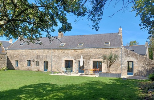 Locmariaquer House | Pretty, recently restored farmhouse in a quiet location close to the water.
