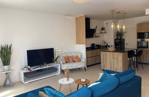 Saint-Pee-sur-Nivelle Condo | Pretty semi-detached house ideally located on the edge of the lake of Saint pée sur nivelle