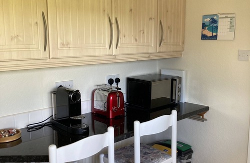 Modbury Cabin | Pretty timber cabin with glorious views of South Devon countryside