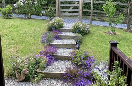 Modbury Cabin | Pretty timber cabin with glorious views of South Devon countryside