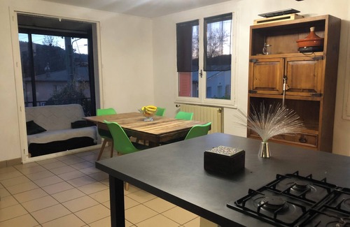 Gap House | Pretty town house with large fenced garden to accommodate your pets.