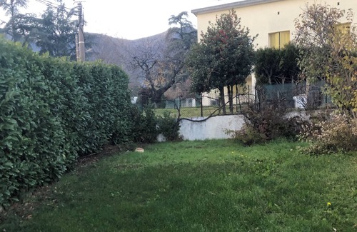 Gap House | Pretty town house with large fenced garden to accommodate your pets.