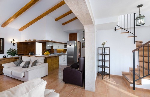 Alaro Cottage | Pretty villa with balcony