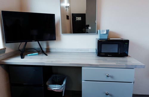 Waukesha Hotel | Price Pointe Inn