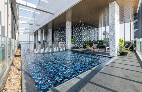 Bangkok Central Business District Apartment | Price2 Space4, 500m Bts, Rooftop Pool, High Speed Wifi