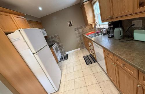 Downtown Mississauga House | PriceDrop Stays-Best Value in Core Mississauga