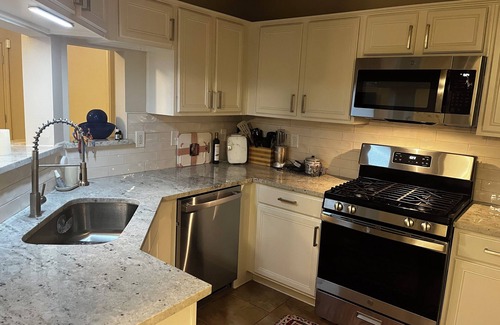Channelview House | PRICELESS w/Charm/Comfort Pvt-10 on Richter: Peaceful 3-bdrm amenities,Pkg,WiF
