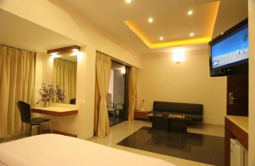 Alkapuri Hotel | Pride Biznotel Alkapuri Near Vadodara Airport