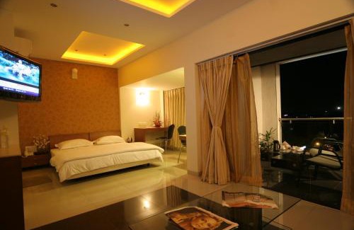 Alkapuri Hotel | Pride Biznotel Alkapuri Near Vadodara Airport