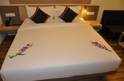 Savli Hotel | Pride Biznotel Manjusar