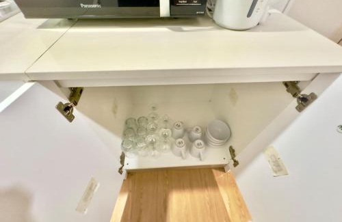Macgregor Apartment | Prime 1BR Near Transport and Retail