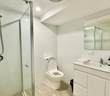 Macgregor Apartment | Prime 1BR Near Transport and Retail