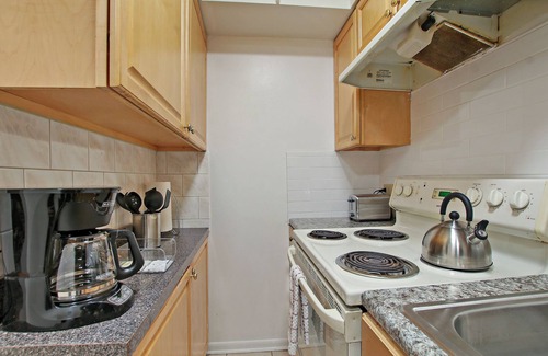 Evanston Apartment | Prime 2BR Chicago Apartment