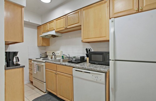 Evanston Apartment | Prime 2BR Chicago Apartment