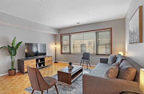 Evanston Apartment | Prime 2BR Chicago Apartment