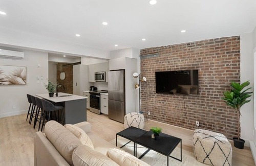 Cite Multimedia Apartment | "Prime 4-Guest Locale: Newly Renovated, Spacious"
