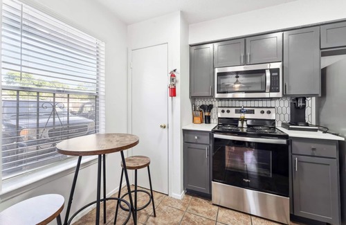 Pleasant Valley Apartment | Prime Area Chic 1BR, Fast WiFi, 7 Min to Downtown